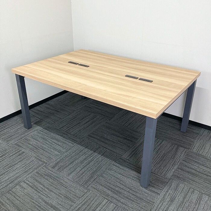 ミーティングテーブル W1600×D1100×H720 コンセント口付き 天板：木目/脚：ブラック 中古 ⑳