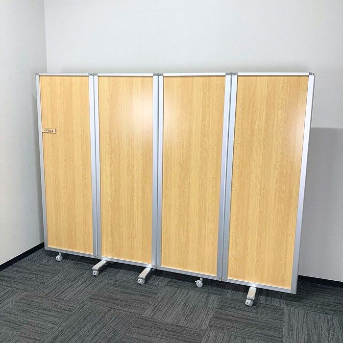 四つ折りパーティション キャスター付き W2400×D350×H1800 本体：チーク/フレーム：シルバー 中古 ⑳