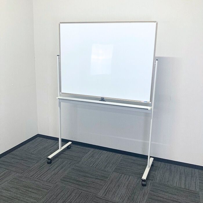 ホワイトボード[両面/脚付き]  W1270×D570×H1800 フレーム：ホワイト 中古