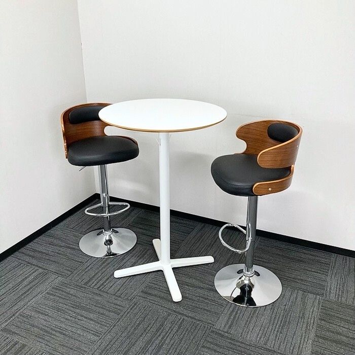 ハイテーブル＋ハイチェアーセット ハイテーブル1台とハイチェアー2脚のセット販売となります。⑳